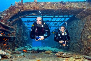 two-persons-underwater-diving